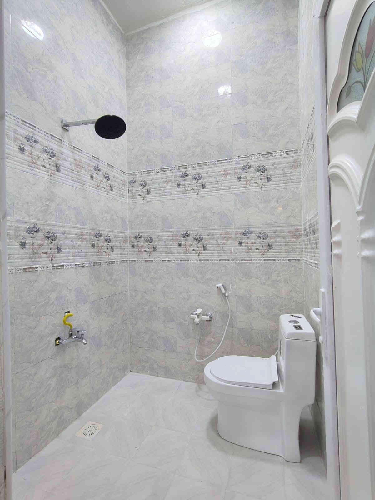 اسعد الله اوقاتكم بكل خير 🌹
***********📞

عن توفر بيت للبيع  🏡
#مساحة  180 متر

طابو زراعي عراقي وكاله ونسخه من طابو
يحتوي البيت على 🌟
غرف نوم 2♦️
ديوان♦️
مطبخ
صاله♦️
صحيات داخلي وخارجي♦️

#البناءجديد  درجه اولى 
منطقه هدوئ
 ومتوفر بيها
جميع الخدمات  ماء كهرباء 
مدارس حكوميه ومدارس اهليه 

#السعر / 95 وبي مجال

#العنوان : بصره ابي الخصيب  
كوت ثويني قريب الشارع  مكان راقي ❤️‍🔥🌷

#البيت مرتب وشغله درجه اولى وفارغ جاهز للسكن 

للاستفسار يرجى الاتصال
على الرقم   ***********📞
