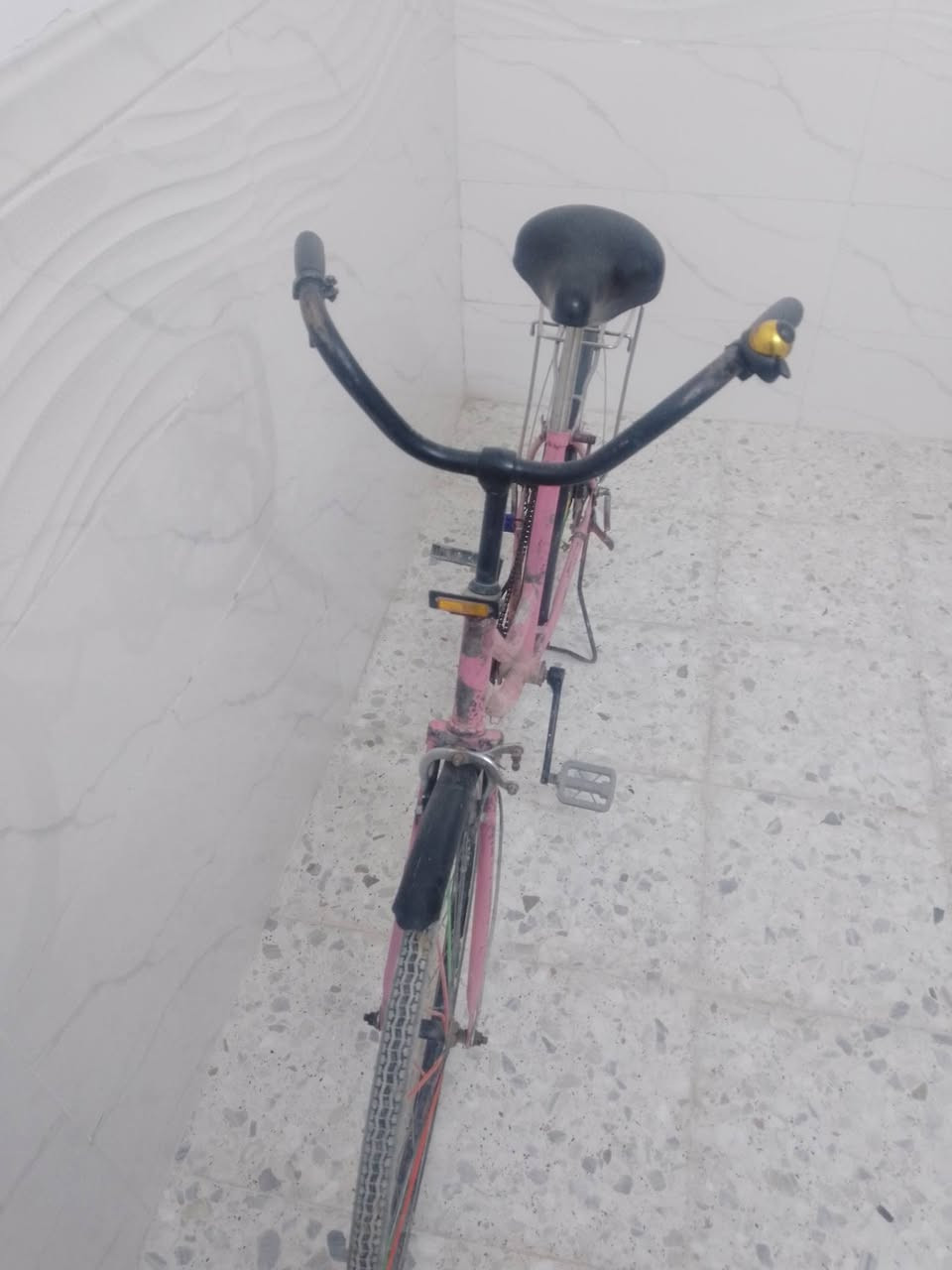 السلام عليكم بيسكل بناتي للبيع 50بي مجال للطيبين المكان بغداد مدينه الصدر الرقم ***********
