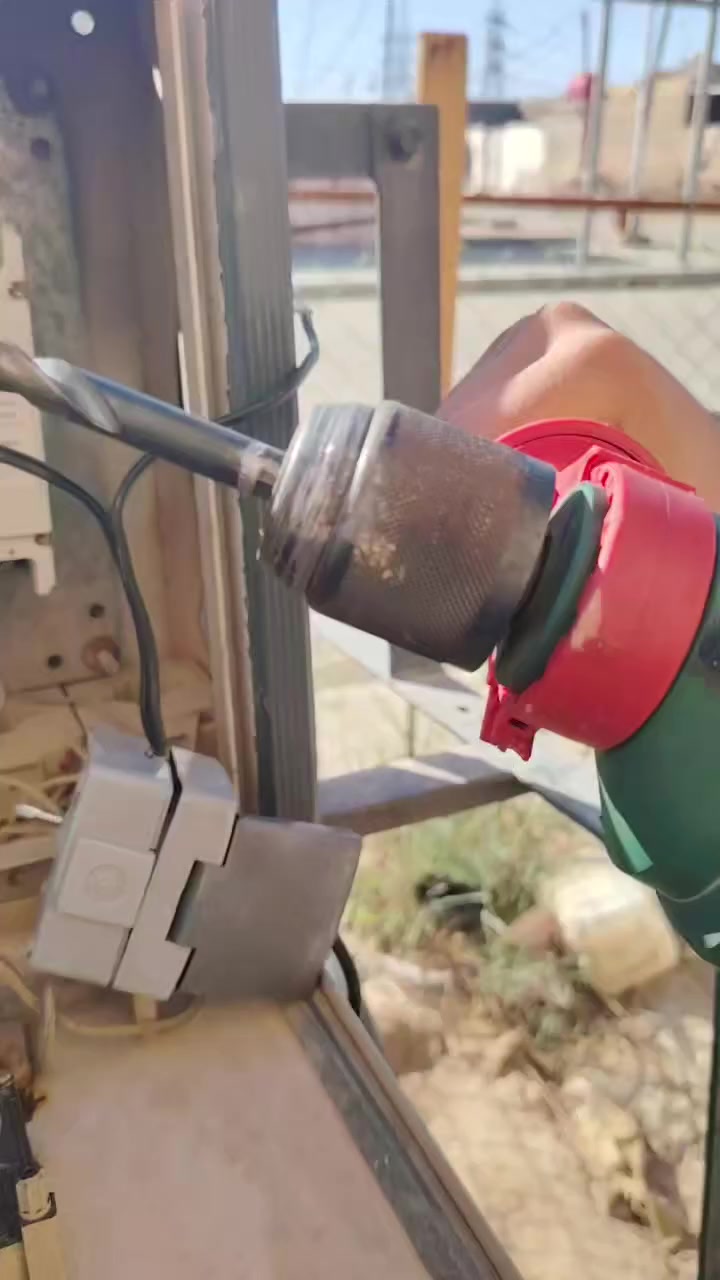 بيركنز روز رايز لا صرف ولا بخار 6سلندر 150 KVa. مكانها ميسان للتواصل ع الرقم ***********
