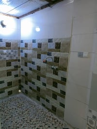 مشتمل للايجار طابق ثاني غرفه واستقبال ومطبخ وصحيات 2 كامل واير سحب ومط...