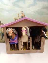 اسطبل • ٣ أحصنة • بالة اوربي