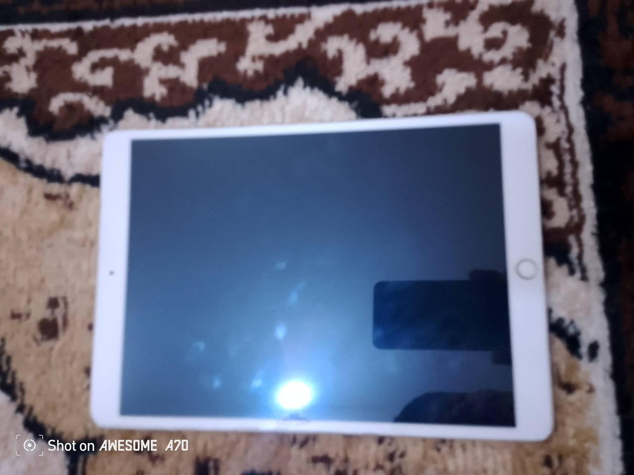 السلام عليكم عندي ايباد للبيع ايباد 10 كلش نظيف العنوان بغداد ***********
