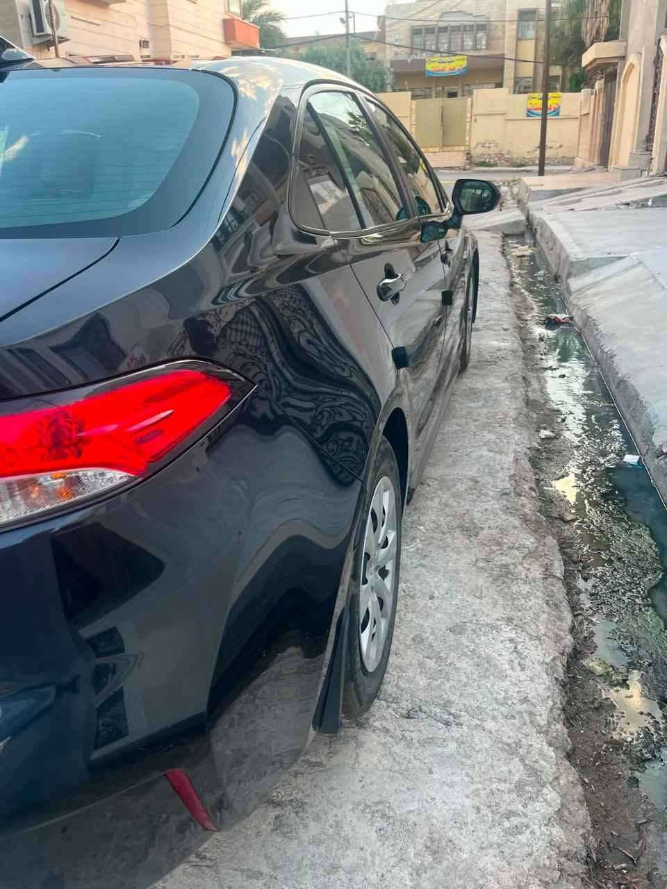 السلام عليكم 
كورلا 2022 اسود سيارة مال بيت جدا  
 نظيفة و ضررها كلش بسيط كما موضوح في الصور
سيارة رقم اربيل الجديد و السنوية نافذة لغاية 2029  
ماشية 50 الف ميل 
كير مكينة تبريد شرط 
بيها طخة في باب النفر تتعدل بالبارد 
بيها شخط خفيفة بالجاملغ الخلفي واضحة بالصورة 
رقم الشاصي مرفق ضمن الصور
السيارة مكانها موصل حي الزهور  
السعر 147 و بيها شويه مجال 
للتواصل   *********** موصل, نينوى
