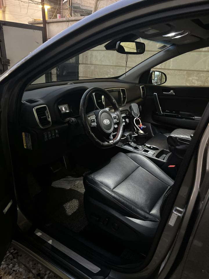 السلام عليكم اخويه 
كيا سبورتج وارد امريكي بيع او مراوس 
موديل ٢٠١٩ sx اعلى فأه بالسبورتج 
حادثه يوصلك صوره على الوتساب 

مواصفاته 

١- كشنات تدفأه تبريد 
٢- استيرآ تدفأه 
٣- كامره دواره مع حساسات 
٤- شاشه كبيره 
٥- تحكمات مع شفتات ستير آ
٦- ليتات زنون مع  دوران الاستيرآ
 ٧-جنطه كهرباء 
٨- إشاره ترحيب 
٩- تدعم ٣ انظمه صرف وقود 
١٠- تشغيل بصمه مع بيبان مع جنطه 
١١- تبريد قطعتين 
١٢- بنوراما 
١٣- رقم الشاصي 
KNDPRCA60K7540614
مكان السيارة  بغداد الدورة 
تواصل ***********
وتساب اتصال
