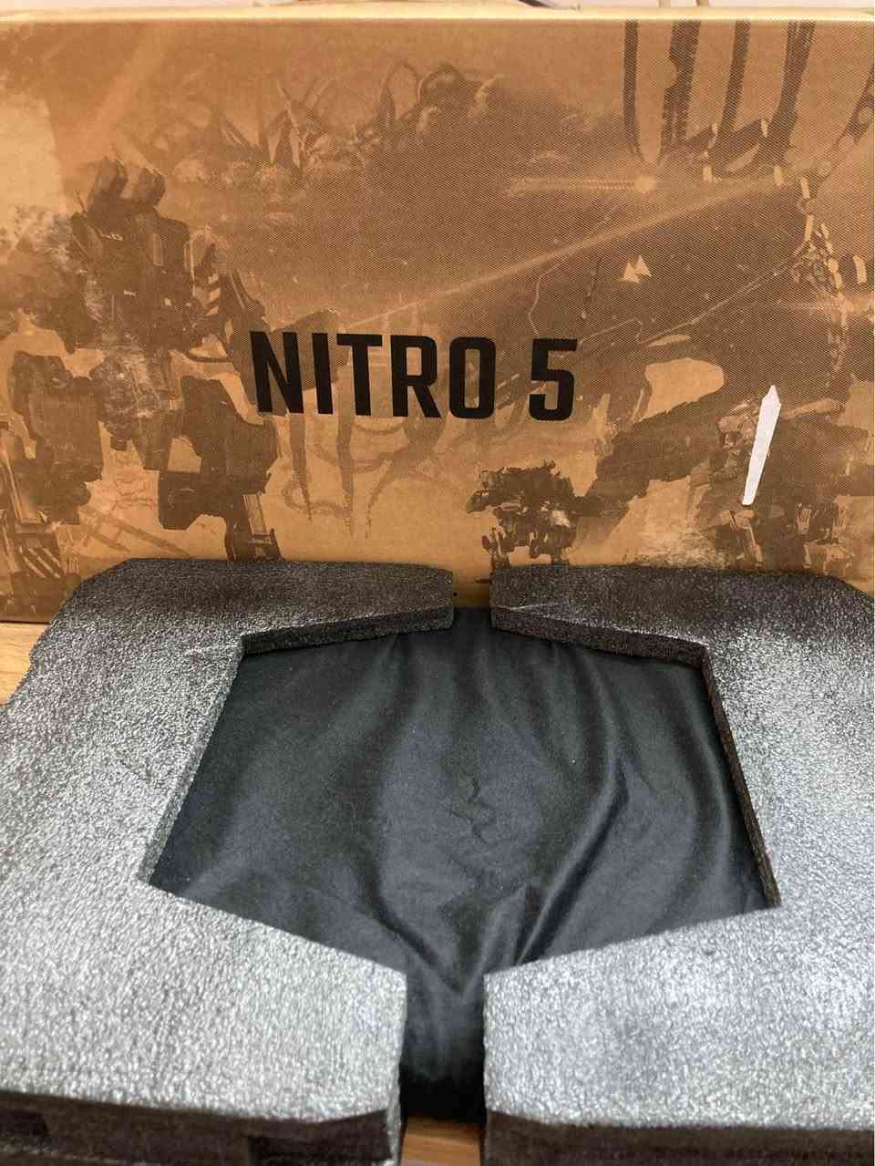 السلام عليكم شباب
لابتوب الكيمنك من Acer فئه Nitro 5 Gaming الاحترافية 

لابتوب بالكارتونه شرق اوسط وكاله نضيف جدا مستعمل قليل مضمون

ياتي بمواصفات

شاشه حجم 15.6انش بمعدل تحديث 144هرتز الوان شاشه 100%SRGB حواف نحيفه بخواص low blue 

معالج ممتاز من انتل 
Core i5-11TH GEN -H 5.1GHZ 
من الجيل الاحد عشر من انتل فئه H للاداء الثقيل

كرت الشاشه المنفصل احترافي من
Nvidia RTX 3060-6GB DLSS + ray tracing full watt

رامات سعه 16GB قابل للتطوير
هارد 512m.2 قابل للتطوير

كيوبرد معرب RGB تفاعلي 
صوت ستيريو من HI-RIZ عالي

بطاريه ساعتان عمل

اكيد اللابتوب قادر على تشغيل كافه الكيمنك او برامج الهندسه او المونتاج

السعر ٨٩٠ الف فقط 
بغداد قرب البياع و متوفر توصيل 
للتواصل*********** بغداد, العراق
