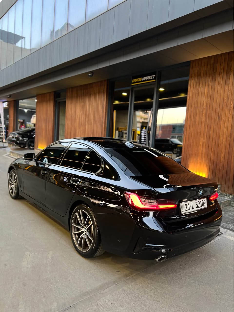 Bmw 330i luxury line 2021  

فول مواسەفات   Luxury line 
داتاشۆ 
سەماعە هارمان کاردۆن 🔥
پێنج کامێرا و کامێرا 360
ڕادار
وایەرلێس چارج
شەخال
پێش و پشت حاسە
ئۆتۆ ستارت ستۆپ
کوشن گەرم و سوکان هیتەر
کوشن خەزن
شاشە گەورە
گێج ئەلکترۆنی M power 
سڵایت
دوو سویجی بیلادی لەگەڵە 
فول و فڵچە حاسە 
زۆر مواسەفاتی تر……
—————————————————🔷
چوار پستۆنی تۆربۆ 2.0
گێڕ و مەکینە بە شەرت نەکراوەتەوە 
تەنها 67 میل ڕۆشتوە
مەسرەفی تیانیە 
تازە ڕۆنی گۆڕاوە
هەموو گیانی لەسەر دەقی بیلادیە
—————————————————🔷
تەنها بۆنید و پەڵەیەکی پچوکی چاملغ  بۆیاخە بێناوگرتن
تەنها ئێرباگی سوکان تەقیوە و دانراوەتەوە
بێ سارد بێ شوخت بێ چاڵ
سەنەوی و ژینگەی تازەیە تا 2029
سەیارەکە بە ناوی خۆمەوەیە
——————————————🔷
نرخ:227 وەرەقە و مەجال
شوێن:سلێمانی
ژمارە مۆبایل:*********** السليمانية, العراق
