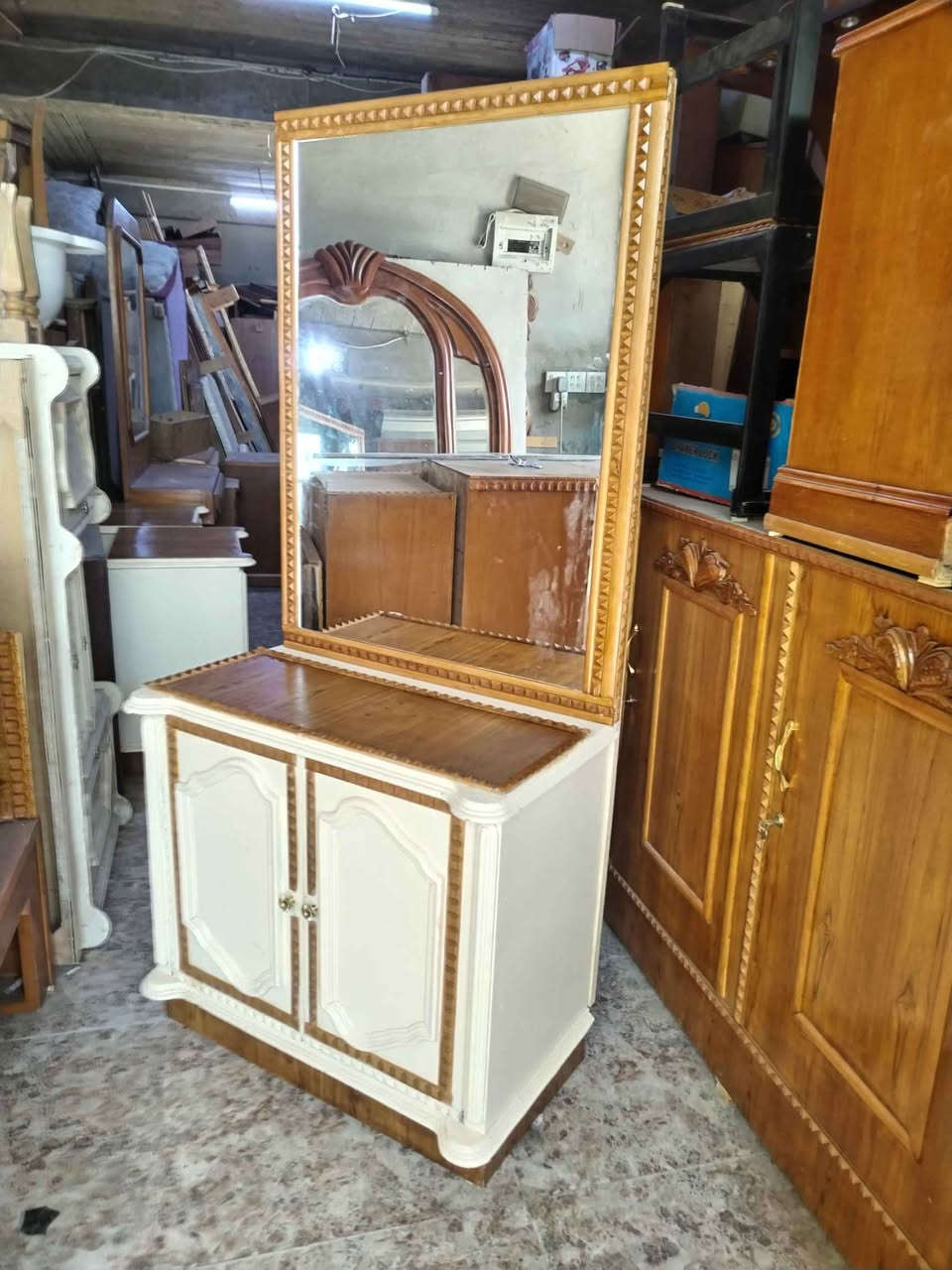 ميز تواليت عرض ٨٥ ارتفاع ١٨٠ سم *********** كورك *********** موصل مصارف سعر ٩٠الف موصل, نينوى
