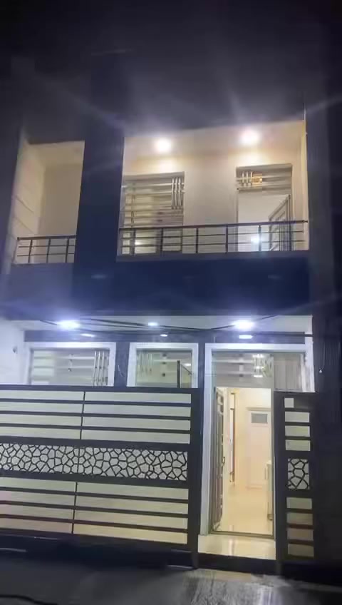 السلام عليكم بيت للايجار في منطقه #المشتل (حي النفط )
#مساحه البيت 70متر 
#يحتوي على 3غرف نوم 
#وصاله  و2حمامات 
ومطبخ صغير طولاني.  
#طابقين بناء حديث. 
متكامل من كلشي. 
#للايجار 750ويجب  ان تكون عائله #عدهم راتب 
للتواصل ***********
