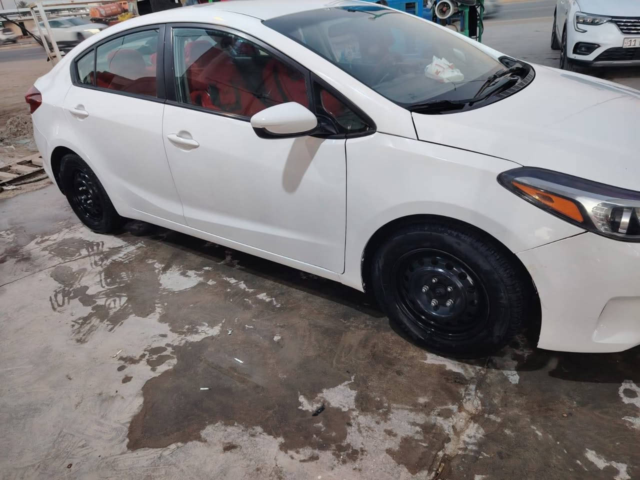 السلام عليكم
فورتي 17 امريكي ضربه بنيد وجاملغ الايمن بدون دواخل فول نضافه مكينه وكير خير من الله صدر امام وخلفي كله جديد سياره كاعده مابيها كل نقص مكاني سده الهنديه الشراي يتصل ع الرقم  *********** بي واتساب
