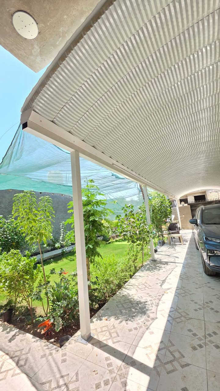 بيت ٤٠٠ متر قطعتين طول تبليط امامي وخلفي  خريطة مميزة مجمع حجي حسين خلف السياسين بداية الحولي 
بناء تقريبا ٢١٠ متر طارمة أمامية تسع ٣ سيارات مع حديقة وطارمة خلفية مع حديقة
٣ غرف نوم ٢ بالطابق الأرضي وغرفة بالسطح
مطبخ كبير مع صالة كبيرة واستقبال
تأسيس الكهرباء والماء درجة أولى
***********

