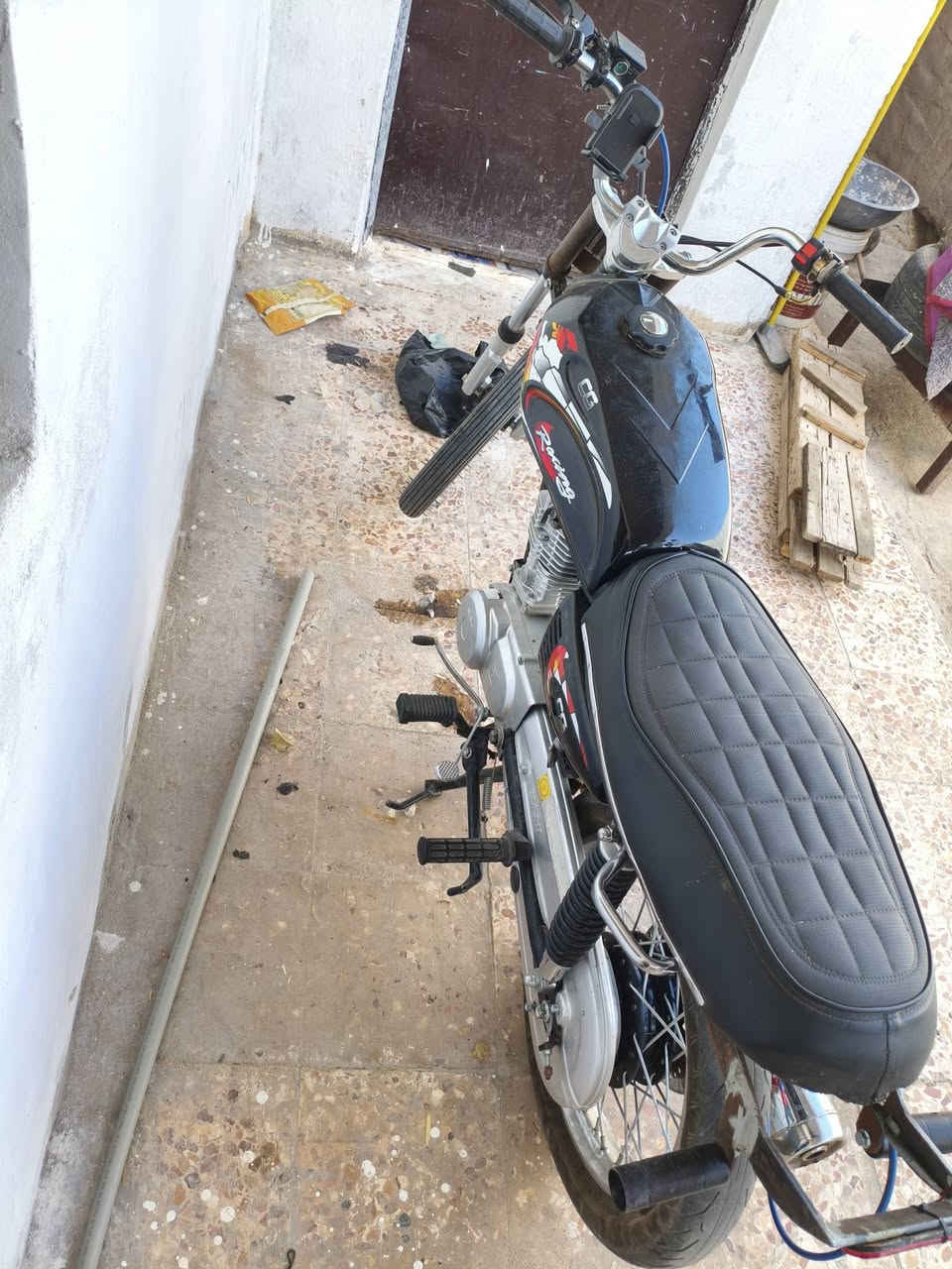 سلام عليكم دراجه للبيع كامله اوراق ومحتاج واريد ابيع
موضحه بل صور الي ياخذه يرتب بيه بل يعجبه وهيه كامله يعني كل نقص ما بيه سعره 850 وبيه مجال بسيط للشراي
رقمي *********** ومتواجد واتساب وخاص ونتصال وانه بخدمتكم مكاني ميسان كميت
