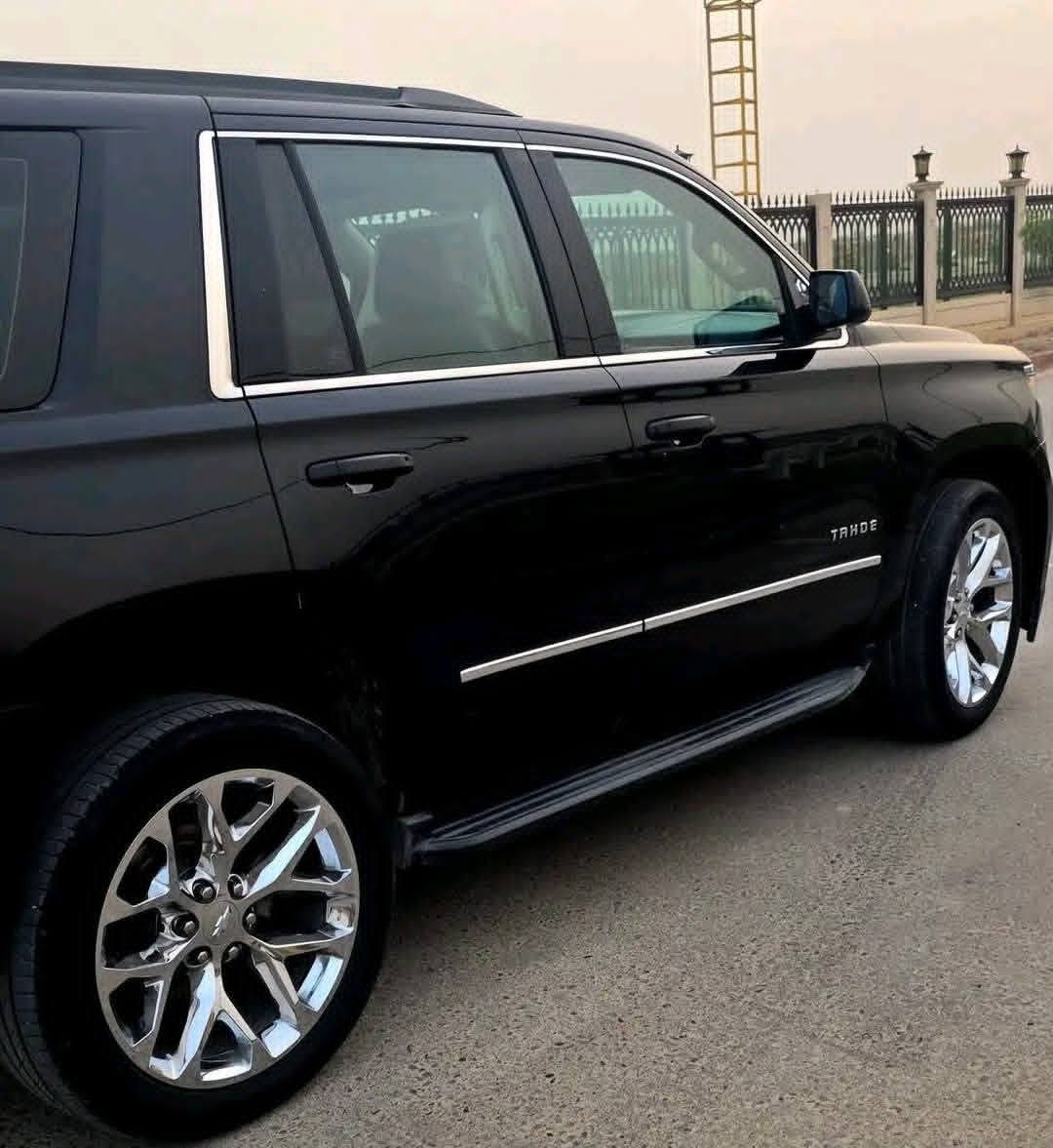 تاهو 2020خليجي، كفالة عامة
مواصفات LS 
شاشة كبيرة، قاصه، كشنات كهرباء، دواخل لونين
حساسات أمامية وخلفية، كاميرا خلفية
باقي المواصفات المعروفة
سبير ما ناز، تبريد 3 قطع ثلج
رقم بغداد الجديد، كامل التحويل سنوية جديدة

 المكان: الديوانية 
السعر 380 وبيه مجال


**إذا كنت صاحب هذا الإعلان وتريد حذفه لأي سبب، رجاءا أرسل رسالة إلى الدعم الفني**