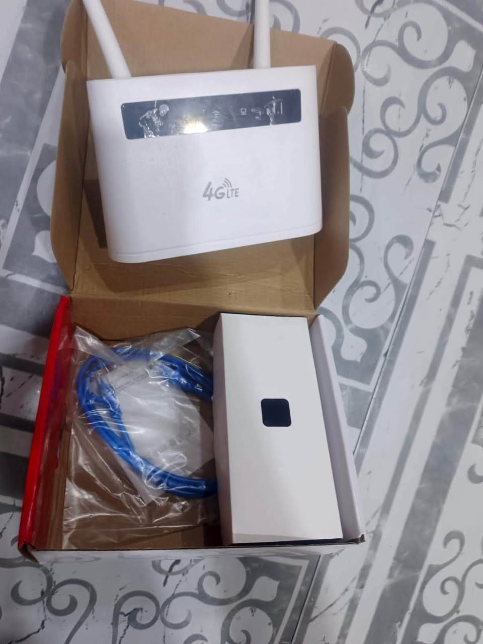 �للبيع راوتر متنقل فول انترنيت
* يدعم تشغيل شريحة SIM.
* يوزع الإنترنت عبر الواي فاي لعدة أجهزة بنفس الوقت.
* إشارة قوية بفضل الهوائيات الخارجية.
* مناسب للبيت، المكتب، أو المحل.
* سهل الإعداد والتشغيل، فقط ركب الشريحة واشتغل.
* حالته جيدة ويعمل بكفاءة، ولا يوجد به أي مشاكل.
* سبب البيع: عدم الحاجة إليه.يشغل اي خط اسيا اثير كورك

السعر: (٥٠) اخذته٩٩الف وحاليا اريده٥٠ 
 
للتواصل: خاص أو اتصال.***********
