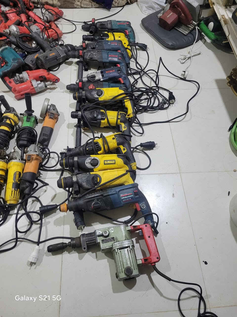 عدد وبضاعة متنوعة للبيع كلمن وسعرة الشراي يراسلني او يتصل واتسب*********** توصيل موجود لكافة المحافظات
