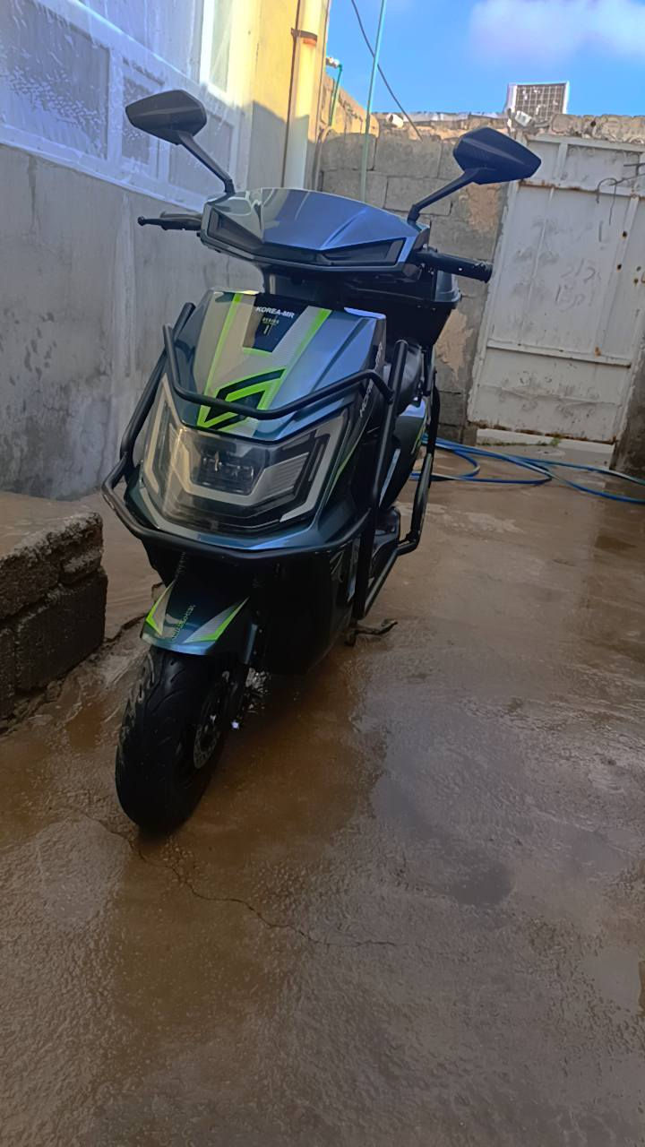 السلام عليكم ... أقر المنشور قبل لا تتصل وحياك الله ... دراجه كهربائيه ..KOREA-MR Umber Super ... دراجه زيروو... وضع وكاله ... تشغيل بصمه وسويج وجهاز مانع سرقه وتشغيل عن بعد ... اطارات أمامي خلفي جوبلس دسك امامي خلفي..سستم درع -260-D...حجم الملف- 2000Wواط - 72 Vفولت ...32A ـ أمبير...عدد البطاريات ـ 6 مسطرة وكاله وينلي..... سرعه 100 تقطع مسافه أكثر من 60 كيلو بالشحنه الوحده....شاحنه اصليه تدعم الشحن السريع والايقاف الذاتي عند الامتلاء البطاريات.. ملحقات خوذة.D.Y.T.K...بوكس خلفي فايبر كلاس.. وهذا رقمي*********** والسعر خاص
