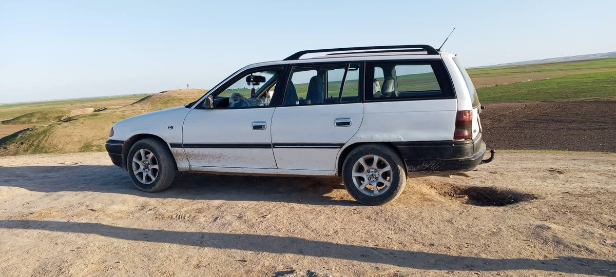 السلام عليكم استرا حجم 18المرغوب،محرك كيروم،ومحرك شرط.رقم.نينوى.مسطره.اني شرعي.كابون.بانزينن
موديل1992.توماتيك.سعر.50.رقم.الموبايل.***********
