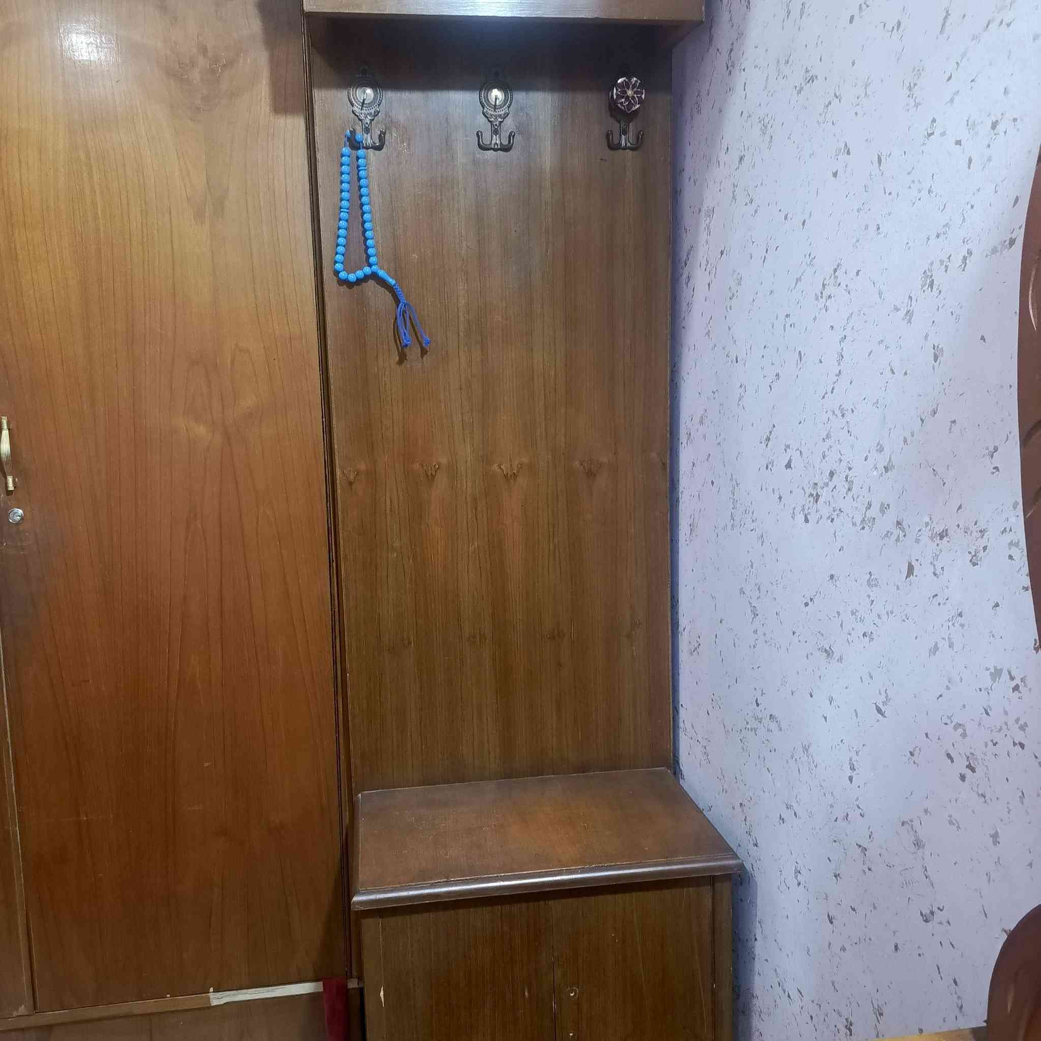 السلام عليكم غرفة نوم مستعمله للبيع
ماعدة الكنتور 
مكاني بغداد مدينة الصدر قطاع 7 شارع الفلاح 
سعر 200مع دوشك 
***********
ما توفر واتساب فقط اتصل
