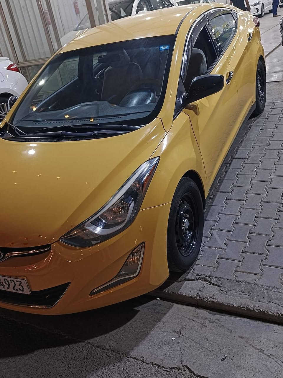 السلام عليكم 
هونداي النترا 2015 وارد امريكي حادث جاملغ وجزء من البنيد ماشيه 85 محرك 1800 كشنات جلد تحكمات شاشه كامره كير تبريد محرك مكفول تخم تاير رقم بغداد هزه وسنويه ورقم جديد السياره بأسمي السعر 120 وبيها مجال العنوان بغداد الاعظميه موبايل ***********،،
