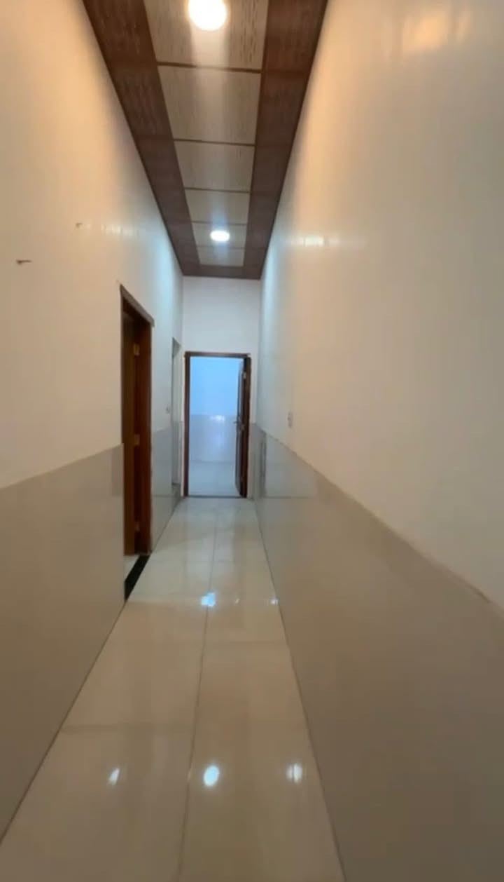 شقه الايجار حي الزهور موقع ممتاز
تحتوي غرفتين ستقبال مطبخ صحيات
اجار500س ***********
