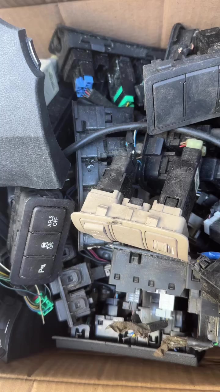 كونترولات تحكم تفصيخ حاوية كامل مع الفيش متوفر جملة مفرد ***********
