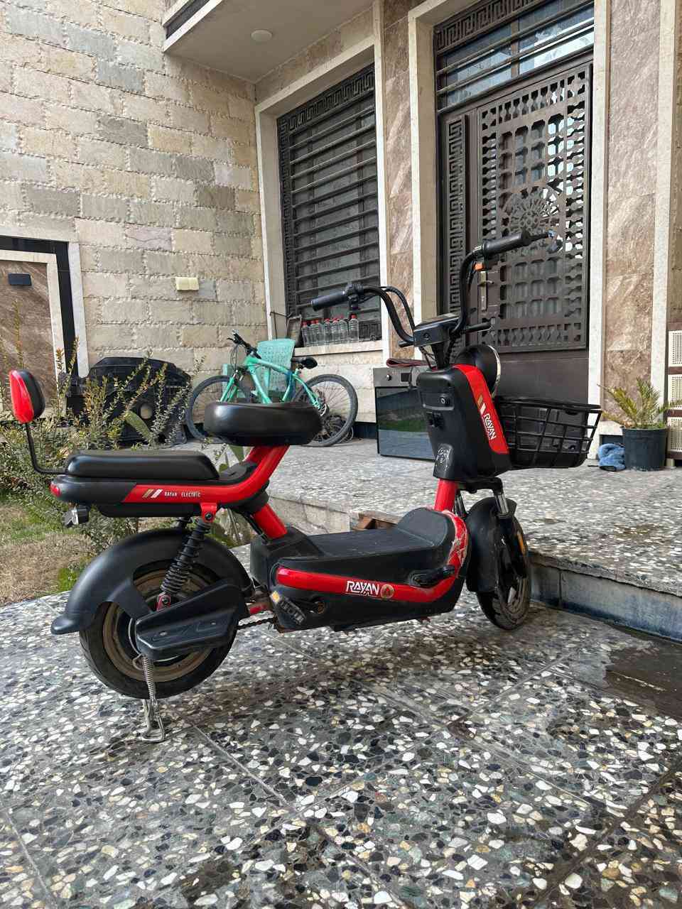 دراجه شحن للبيع 4 بطاريات حجم 16 دراجه نظيفه مستعمل شهر مكاني غزالية سعر 250 
***********
