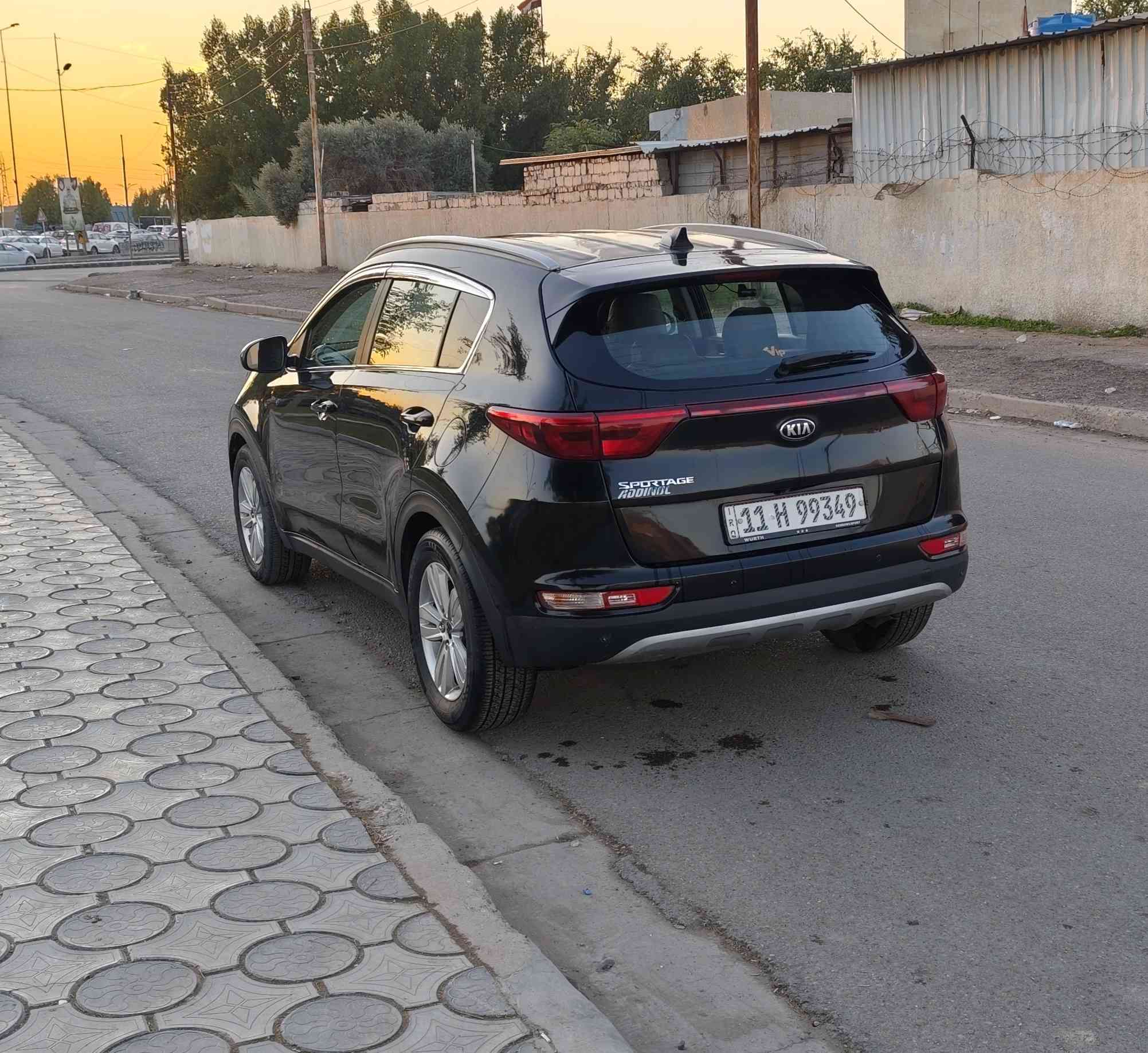 سبورتج :2017
ماشية 98 mil 
محرك :2400 
انضمت قيادة 
مانع انحدار 
حساسات خلفيه 
 تحكمات ستيرن
شاشه كبيره 
 كامره خلفيه
كاميرات تصوير أمامية وخلفية 
منظومة زنون 
بلوجكترات أمامي 
سيارة جاهزة من كلشي 
رافق صور حادث + جراد بنيد
وصبغ باب الخلفي 
السعر 134$ 
مكان بغداد حي العامل 
 الاتصال ***********
