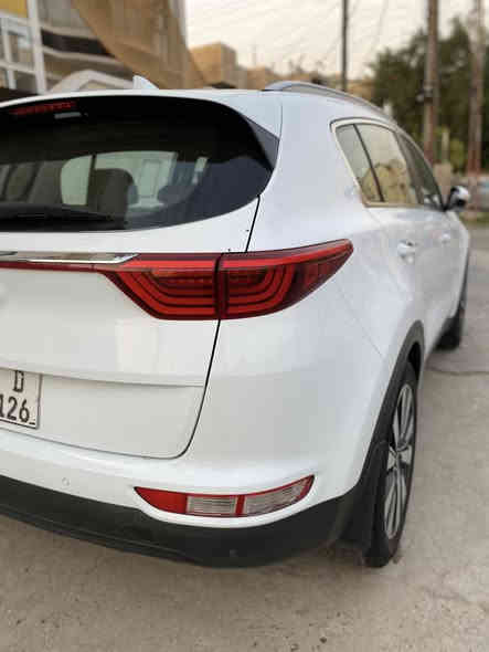 سلام عليكم كيا سبورتج 2017 خليجي مكفول من الصبغ فقط بيها بارد رقم بغداد ابـ اسمي لون ابيض فول مواصفات عده السلايت 
بصمة ابواب 
بصمة تشغيل 
حساسات اماميه 
حساسات خلفيه 
مري شفط 
ترحيب عند التقريب من السياره
جنطه كهربائي 
كشنات كهربائيه جهتين
كامره خلفيه 
ثلاث انظمه قيادة سبورت ايكو عادي
أشاير بل مري 
ويلكب حجم 17
محرك 2000 دوش
تحكمات ستيرن جهتين 
هند بريك بصمه
توقف ذاتي
تبريد قطعتين امامي خلفي
تبريد ❄️ وتدفئة ☀️ 
مكان السياره بغداد حي العامل السعر 178 وبيها مجال بسيط رقم الموبايل ***********
