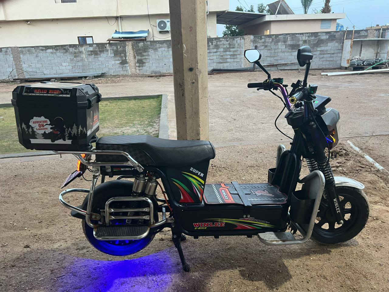 سلام عليكم دراجة شحن للبيع موديل 2025نوع جبلي من شركة WINLEE واينلي الاصلي 6 بطاريات 32 امبير على الفحص الملف 2500 سماعة بلوتوث نضام البارك(p) السعر 650 وبي مجال للطيبين رقم الهاتف...***********
