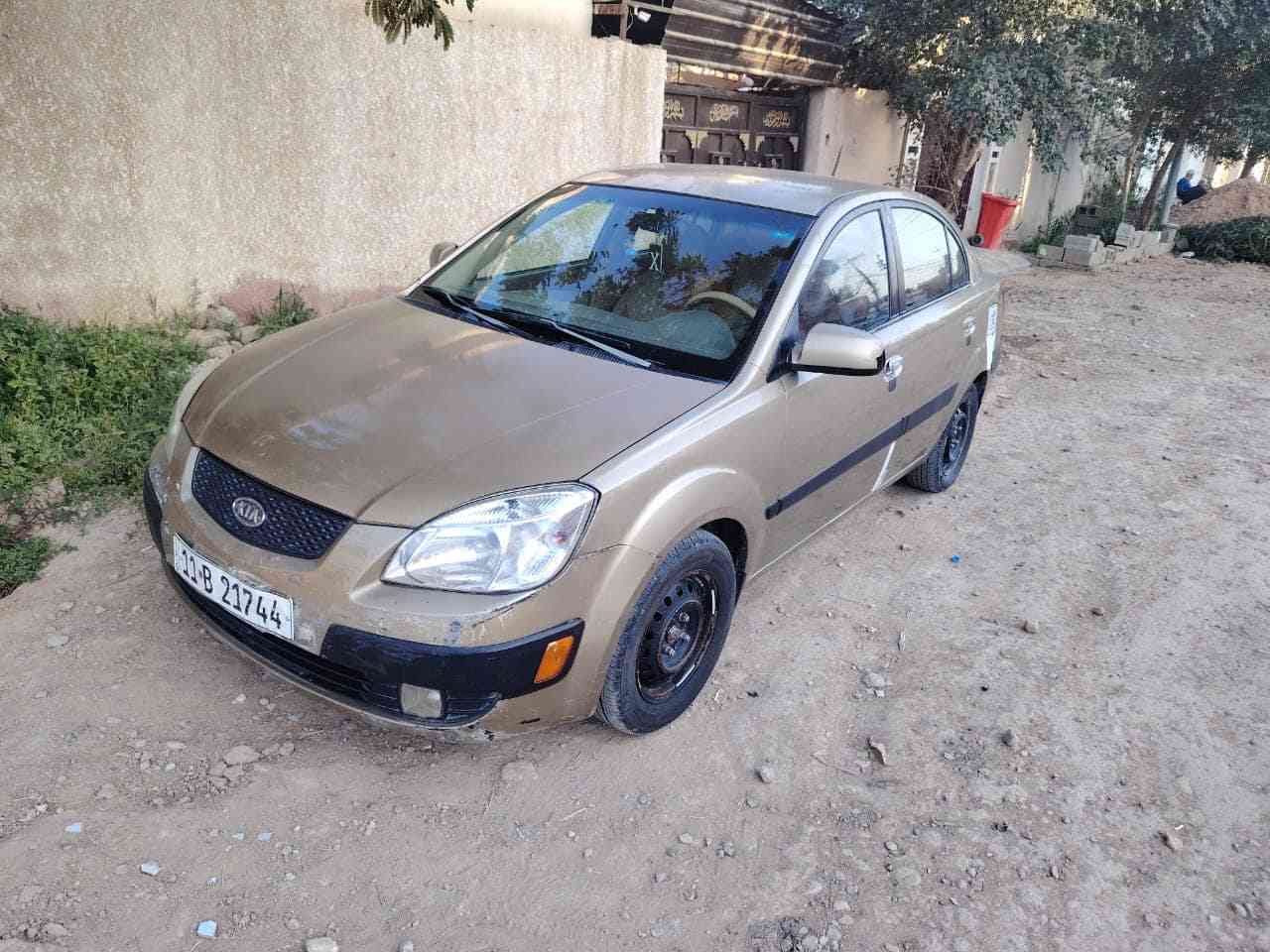 السلام عليكم للبيع سيارة كيا ريو رقم بغداد باسمي  موديل 7 مكينه 16 تبريد كير مكينه  تخم تاير سيارة جاهزة من كلشي  خير من الله للبيع  سعر السيارة (75)$ وبيهة مجال 
مكان السيارة ديالى خان بني سعد 
اتصل على رقم صاحب السيارة ***********
