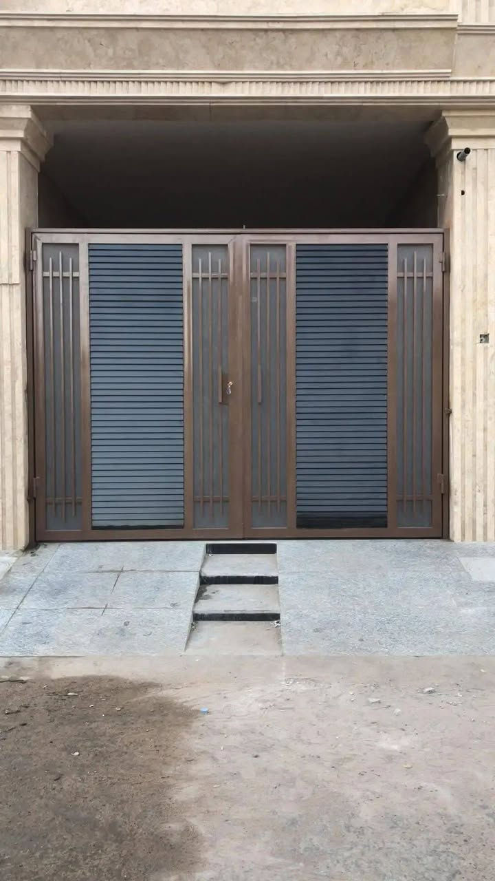 حدادة أبو جود لبيع كافه أنواع الابواب والشبابيك والمحجلات والقمريات العنوان موصل صناعه الكرامه جانب الايسر انسب الاسعار واتساب ***********
