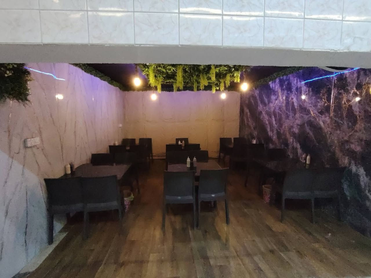 السلام عليكم مطعم للبيع منطقه سبع البور شارع 4000 معروض هو والغراض كامل تاخذه ثاني يوم تفتح مابي اي نقص استفسار اتصل ع رقم
*********** 
***********

السعر مناسب
