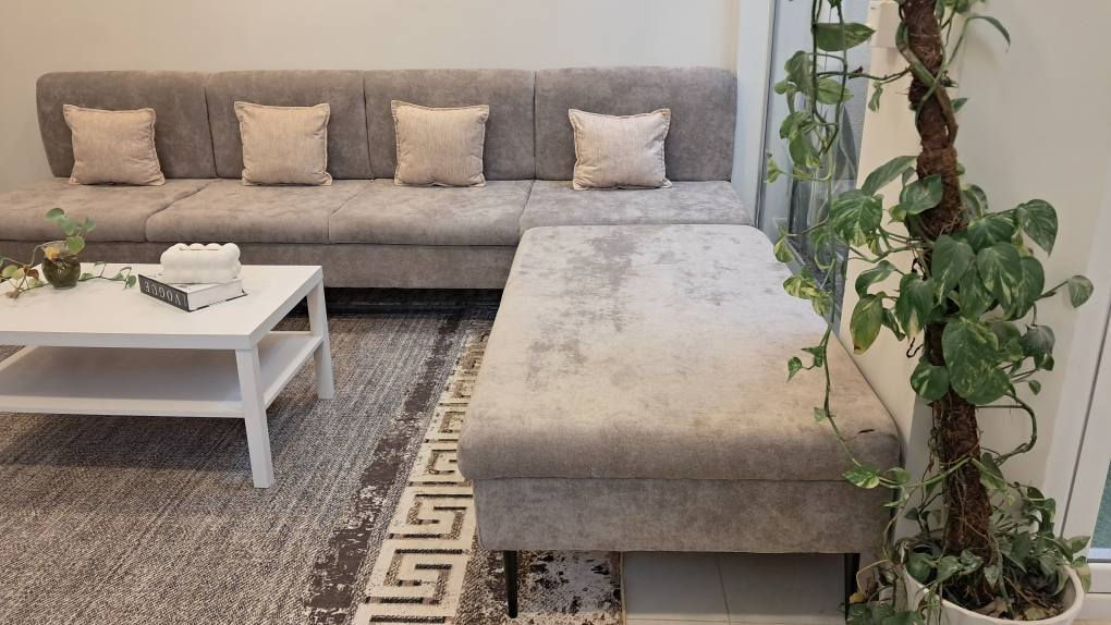 كورنر جديد ما مستخدم فصلته وماصار على مكان شغل كلة خشب ثقيل وقماش خاولي بالواقع يخبل الصور ضالمته قياس 3 في 2.40
ويتحول الكورنر الى اليمين واليسار عادي براحتك مكاني الجزيرة السعر 750 واقل من فلوسه بهواي وهم بي مجال للمشتري شرط ماينشال من ثكل الخشب
*********** البصرة, العراق
