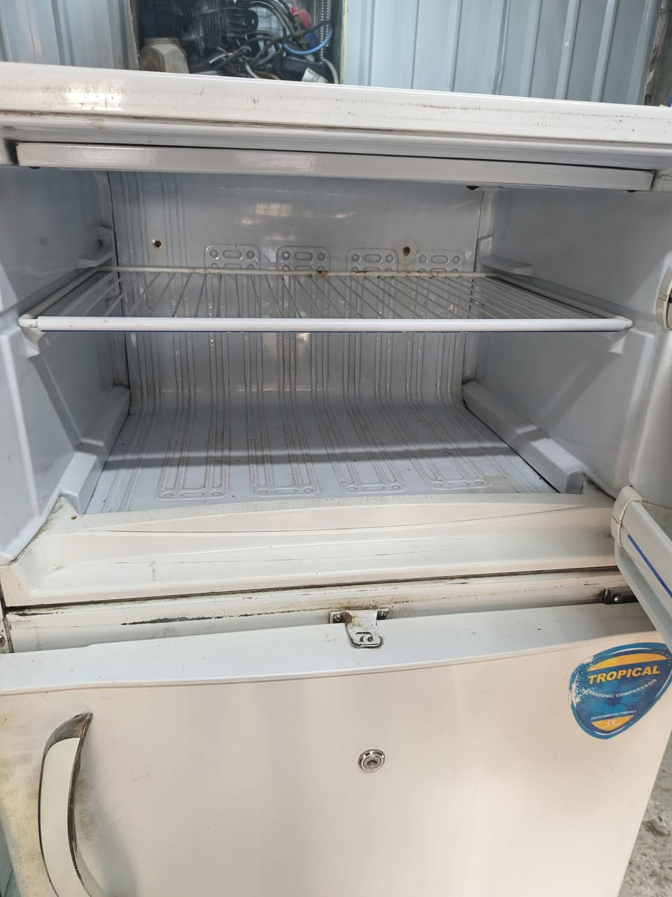 ثلاجه  بيع  نضيفه كلش شرط فحص   سعر ١٥٠  الاستفسار ***********
