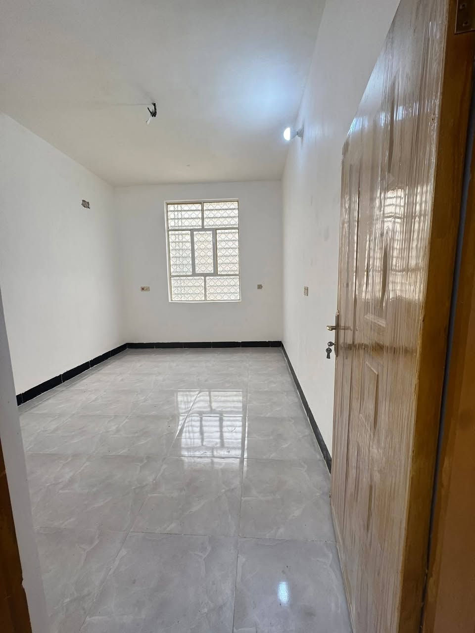 يا رزاق
دار 100 متر مربع غرفتين 
صاله ستقبال مطبخ 
صحيات داخليه خارجيه 
طابو زراعي سند 25 مشمول بتطويب 
بناء طابوك اساس وسكف صب 
ارضيه بورسلين 
مقابل ملحق قريه الغدير عامود 321 
عنوان المكتب مقابل ملحق قريه الغدير عامود 317 
استفسار اكثر اتصل على الرقم التالي او مراسله واتساب 
***********
