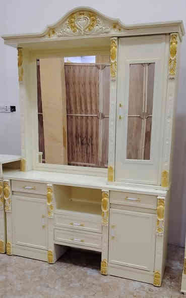 السلام عليكم الغرفة نجاره درجة أولى داخل خارج صاج مسرح ضهر جرجوبة تكمة موديل ازان صبغ حراري سعر مليون ٩٠٠ واصل مع شد ونقل رقم *********** واتساب
