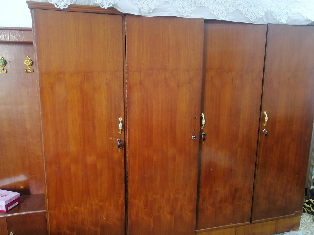 غرفه اخشاب السعر 275الف
مستعجل على بيعها
***********
***********
