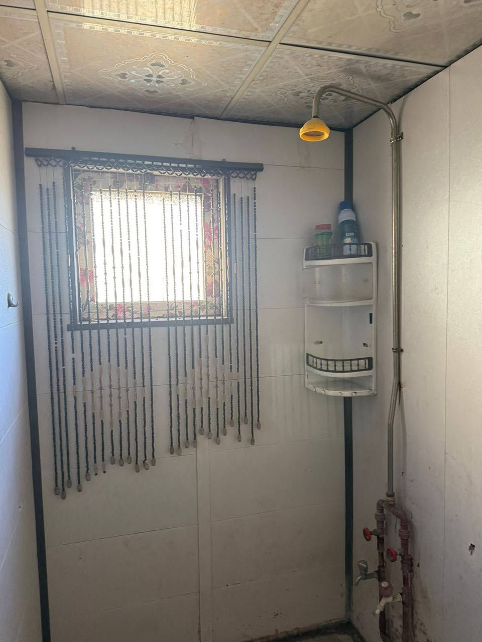 شقه للبيع ملك طابو صرف طابق ٢ صاله + ٢ غرف نوم + مطبخ + حمام + تواليت + بلكونه فارغه جاهزه لسكن العنوان مجمع ٦ خلف العاب السيديه اي ستفسار على الرقمين *********** او *********** مكتب عقار
