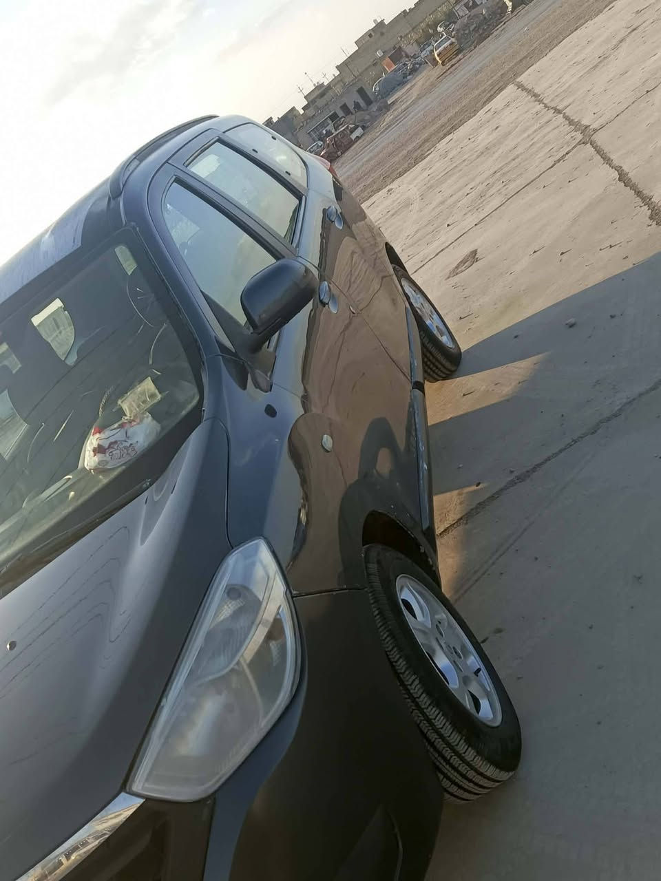 السلام عليكم رينو لوزي فرنسي 2014 سنويه مجدده 2026 شهر 11 تريد وكاله تريد مداور  سياره كير عادي محرك بالباكيت كير جديد تخم تاير جديد سياره مال عائله 
ارقم الهاتف ***********
