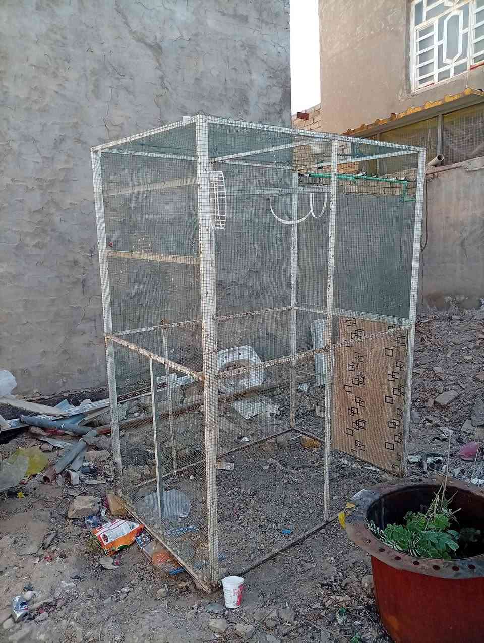 قفص للبيع...ارتفاع 1.5م..عرض 2م ... نزال 1م...قيم بمرضات الله موجود واتساب وفيس
***********
