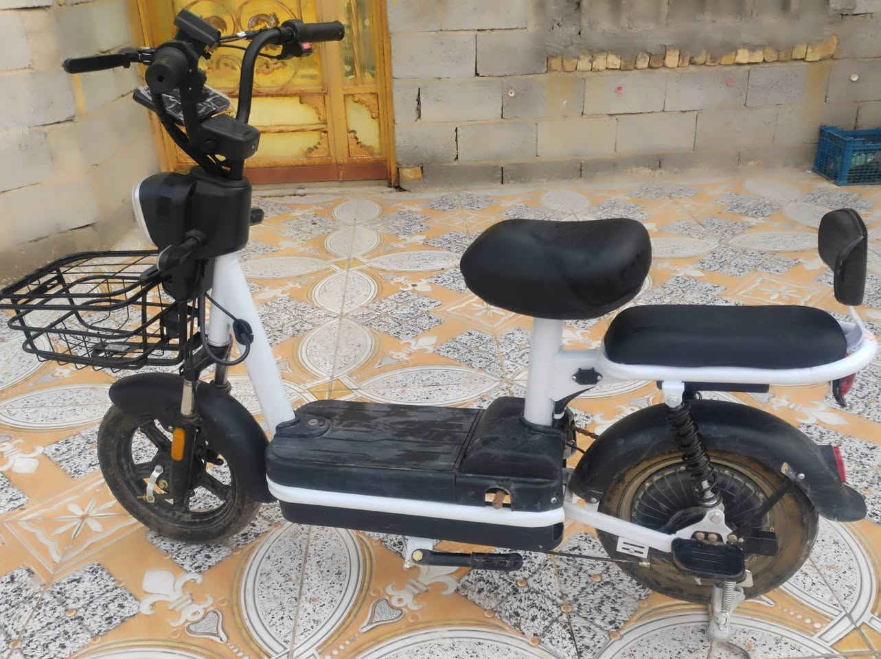 البيع دراجه شحن حجم 14 متروكه فتره
محتاجه بس بطاريات نضيفه جدآ 
***********
