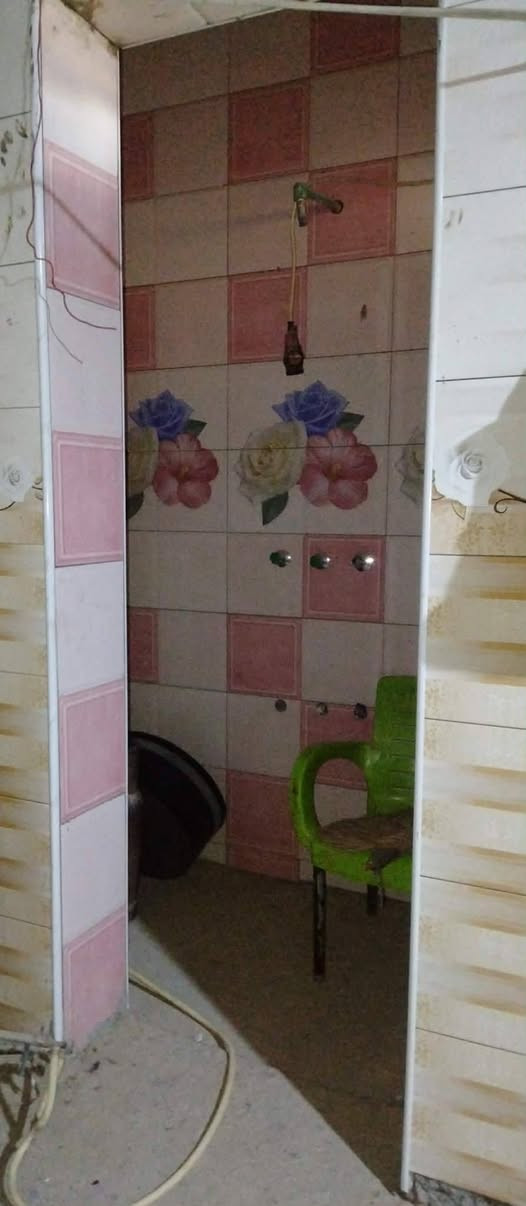 سلام عليكم مشتمل  للبيع  في حي الامام رضا قرب مركز صحي (مستوصف) مجاور مجمع ابن طعمه يوجد خدمات ماء كهرباء انترنيت ضوئي +تبليط ومقرنص طابق الاول كامل طابق ثاني عوزه لبخ وبياض فقط ويوجد مدارس عدد (6) قريبه ابتدائيه للبنين وللبنات ومتوسطه للبنين وللبنات واعدايه للبنين وللبنات و مدرسه صينيه كامله 
وقبل مراوس ب قطعه مساحه 200م في فلاحيه حي الامام رضا حي جامعه حي سياسين لل استفسار ***********واتساب وشكرا لكم...
