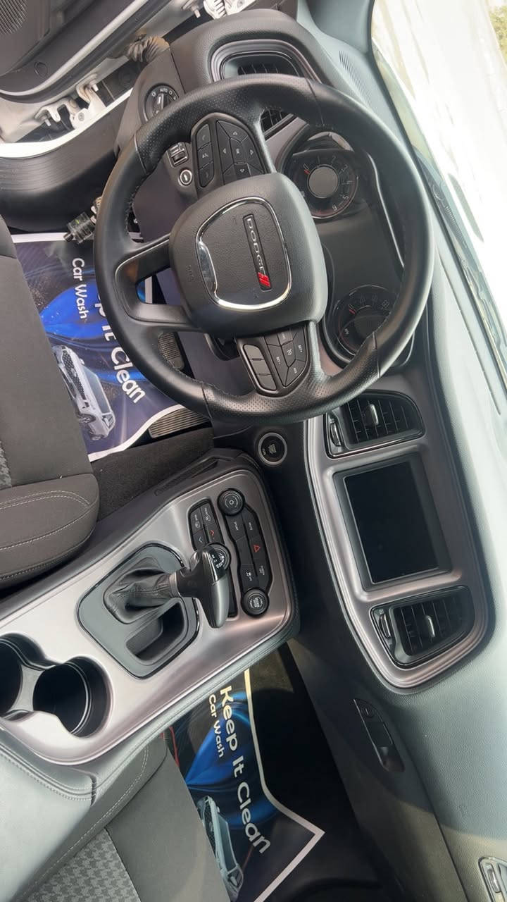 سلام عليكم
جالنجر 2023
Sxt
حادث  جاملغ بنيد 
ماشية2000mi 
بدون رقم 
 
السعر 175وبي مجال قليل 
(بغداد. حي اور)

***********
