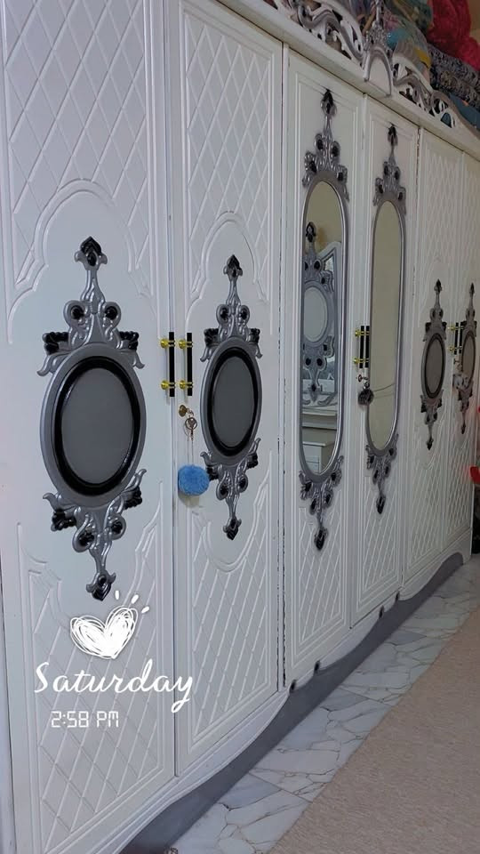 السلام عليكم 🤍
غرفة نوم للبيع غرفه عراقيه بتصميم تركي 
10 قطع الغرفة بعدها نظيفه استخدام قليل وضايف الها قطاعات من يمي ومرتب عليها 
الشراي خلي يراسلني واتساب على هذا رقمي وبي خير ويدلل ***********
