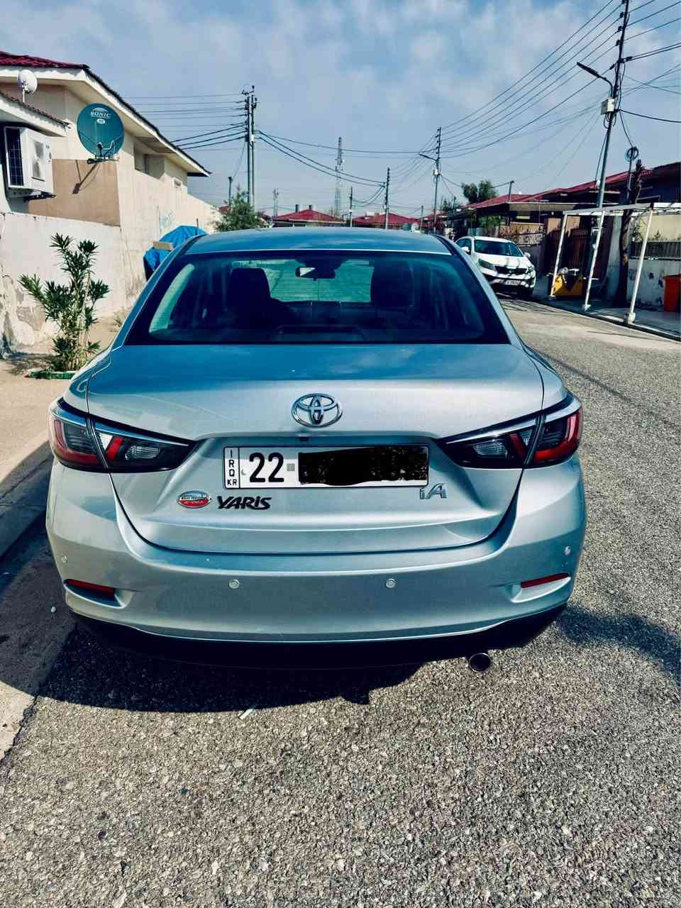 للبيع 
تيوتا يارس IA وارد امريكي 2017
محرك 1500 تنفس طبيعي الرغوب
حادثها جاملغ وبنيد الشاصي سليم تعديل بالبراكيت فقط ايرباك ستيرن طاك ومبدل بلادي وراجع سستم شغال
بصمة
شاشة كبيرة
تحكم ستيرن جهتين
كامره خلفيه
رادارات
مثبت سرعه
مري كهرباء
بلوتوث
مدخل AUX
مدخلين USB
رقم وهزه وفحص وسنويه كلها جديده بأسمي تحويل بشرط مكانها اربيل 
السعر 105 شراي اتصل وتدلل
للاستفسار *********** /*********** أربيل, العراق
