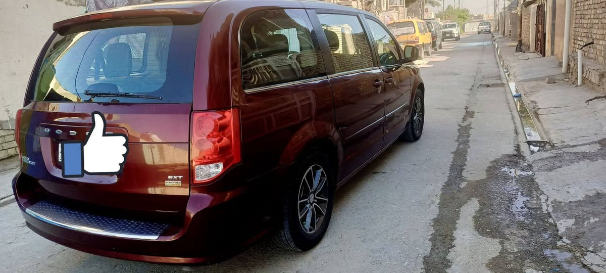 السلام عليكم دوج كرفان للبيع موديل 2017. ماروني sxt. وارد امريكي كلين بدون اي ضرر. سونار مرفق مع الصور   مكينه  كير  كفاله تبريد 3قطع. ثلج.   منظومة زنون.  شاشه قلاب.    كامره خلفيه.  فرس. وسطي.  بوب. + صندوق  كهرباء.  تخم تاير.   منظومة غاز 80 لتر.  سياره جاهزه   رقم بغداد بأسمي. تحويل مباشر.   السعر 170.   الاتصال ***********.   غير متواجد على الخاص مكان السيارة بغداد
