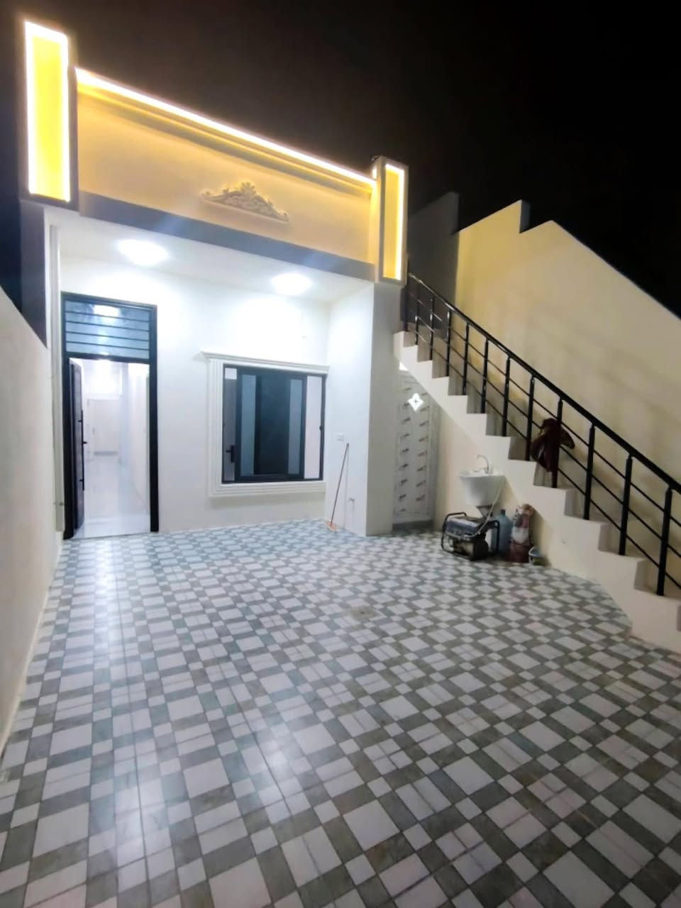 دار للبيع بلاش البلاش طابو صرف بسم شخص واحد وبسعر 65 وبي مجال معامله مع صاحب الدار مباشر مساحه الدار 100 متر طول صفر هسه خلص 
حي عسكري منطقه 77 خلف المستوصف الجديد قرب جامع الامام علي للحجز راسل خاص او واتس اب او اتصل 
***********
