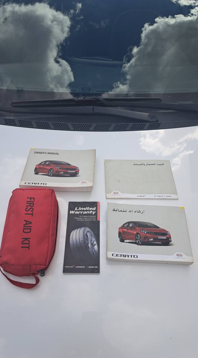 کیا سیراتۆ 2017

گێر و مەکینە و هەمووشتێکی بەشەرت
بۆیاغی نیە
90000 كم رۆیشتوە 
تا ئێستا تایەی سپێری دانەگیراوە
جانتای فریاگوزاری سەرەتایی و دەلیل و کەتەلۆکی سەیارەکەی لەگەڵە کە هەمووی هی شەریکەیە تا ئێستا ماوەتەوە

نرخی ١٢٥
*********** السليمانية, العراق
