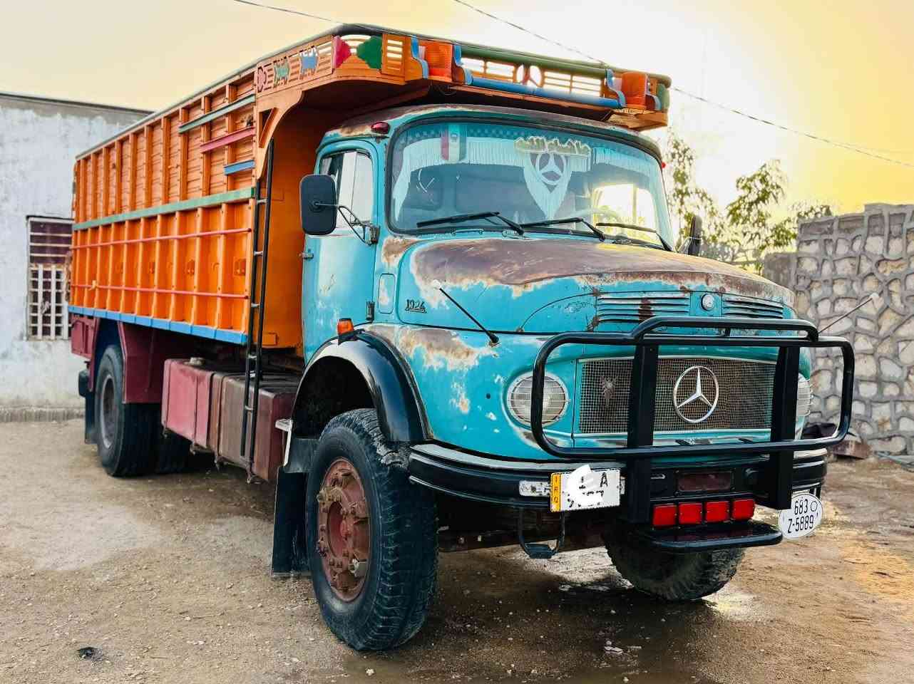 قجمه بلاديه موديل 80  سياره شركه كلها محرك ستندر كير 25 لي بلادي مالتها رقم بغداد بسمي مكانها نجف سياره نضيفه الشراي يتصل***********
