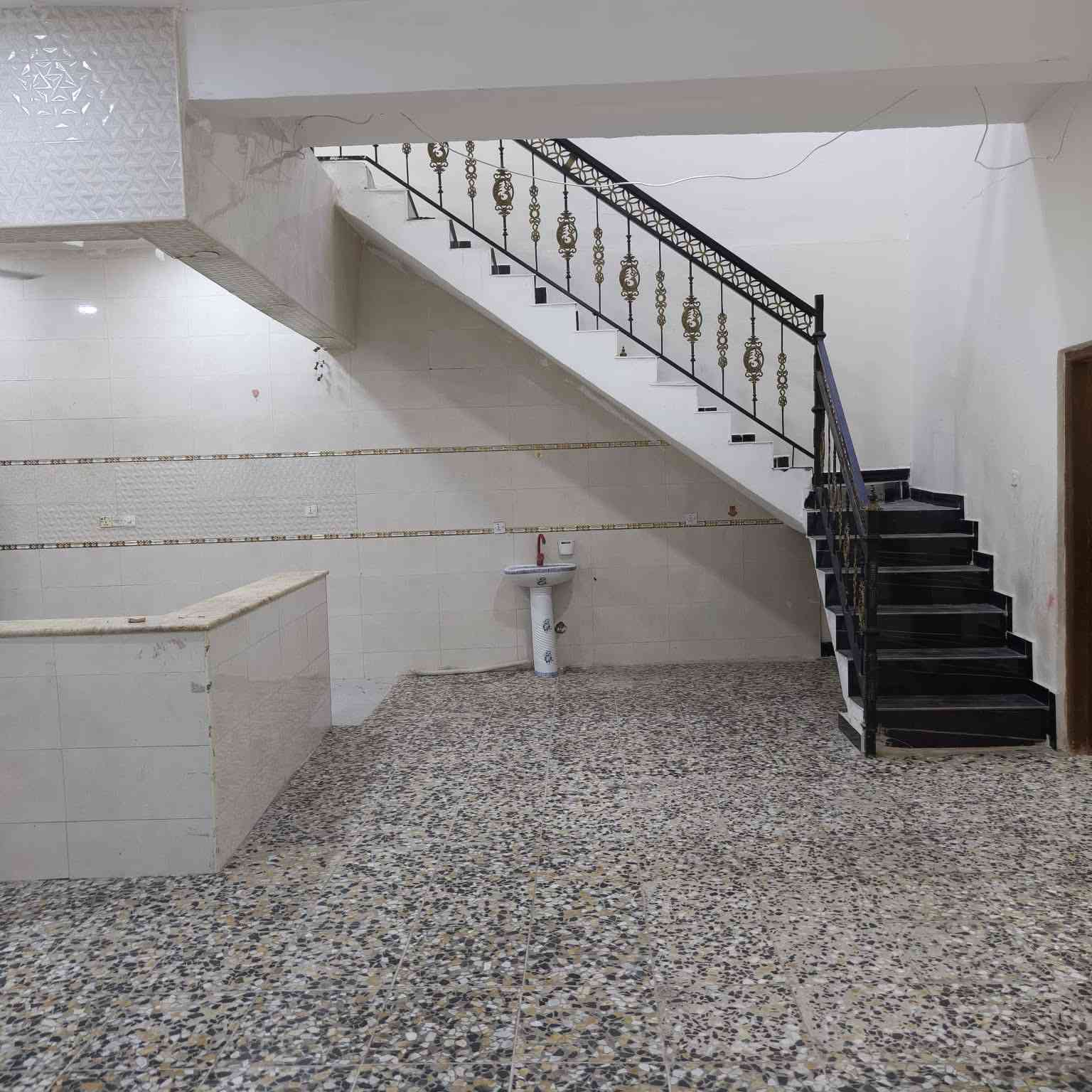 بيت للايجار في الحكيميه قرب القياده يحتوي على غرفتين وصاله وستقبال ومطبخ وصحيات سعر الايجار 750 قفل للمزيد من التفاصيل، يرجى مراسله على واتساب
 ***********📞
