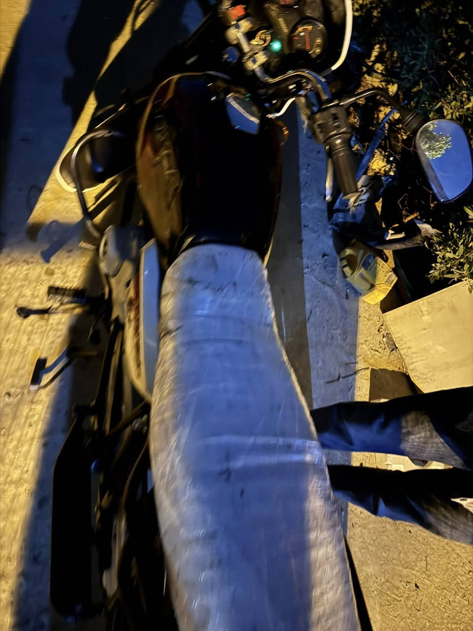 السلام عليكم شباب بوكسر موديل 2023 رقم و سنوية الدراجة جانت بالحجز ب 8 اشهر تقريبا ماشية 17 الف و انحجزت طلعتها قبل كم يوم الدراجة بدلت الها تخم تاير و زنجيل و دشالي جدد و دشبول كامل هوا و مازدة و الجامة و العدادات دراجة جاهزة من كلشي كفالة عامة بسمي شرط تحويل عارضها ب 2700 و بيها مجال مكاني بغداد حي اور ولحد يكلي زيرو بيش مادري شنو كلشي اكو بالسوك و حسب نضافة  
***********
